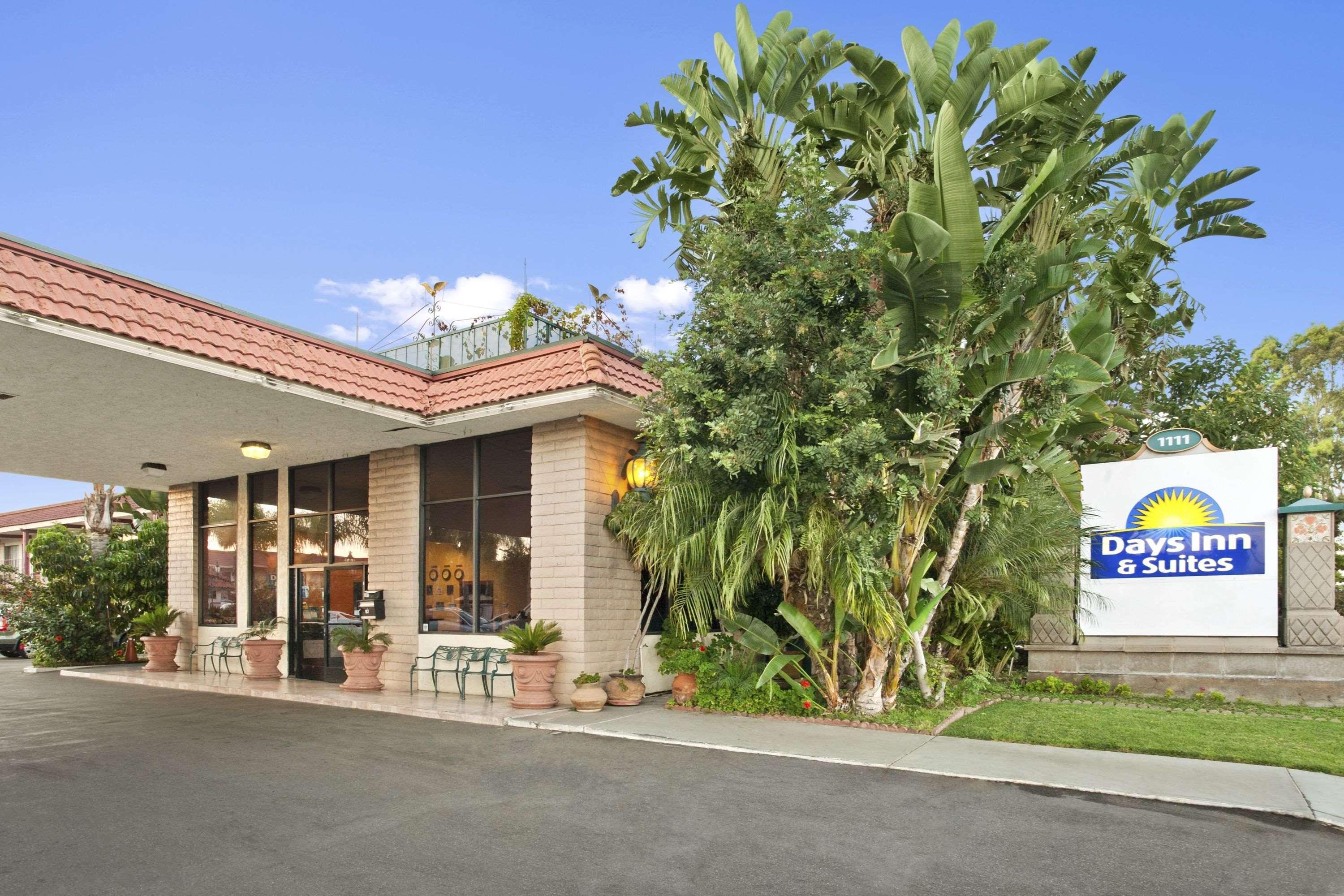 Days Inn & Suites By Wyndham Anaheim At Disneyland Park Kültér fotó