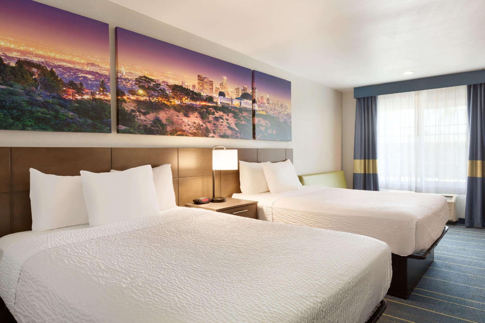 Days Inn & Suites By Wyndham Anaheim At Disneyland Park Kültér fotó