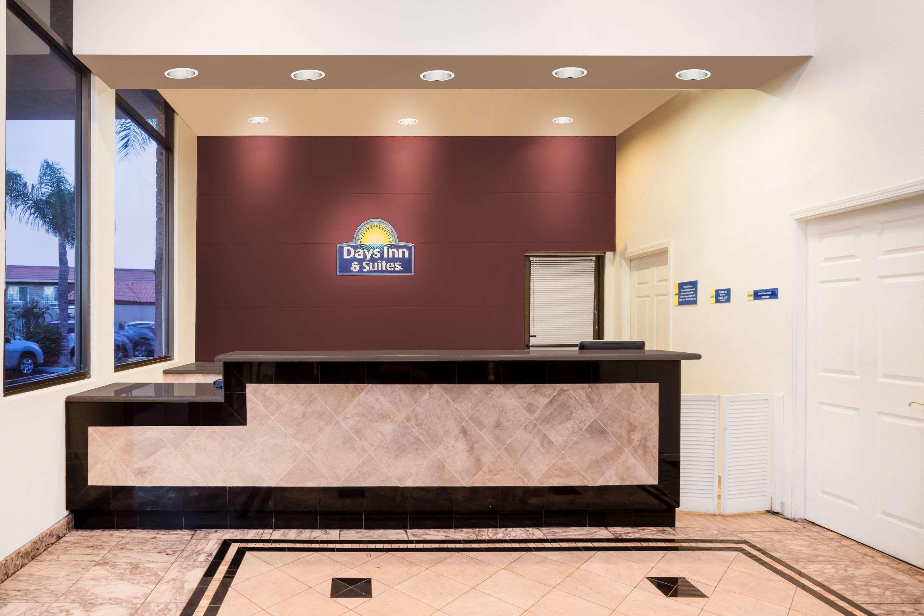 Days Inn & Suites By Wyndham Anaheim At Disneyland Park Kültér fotó