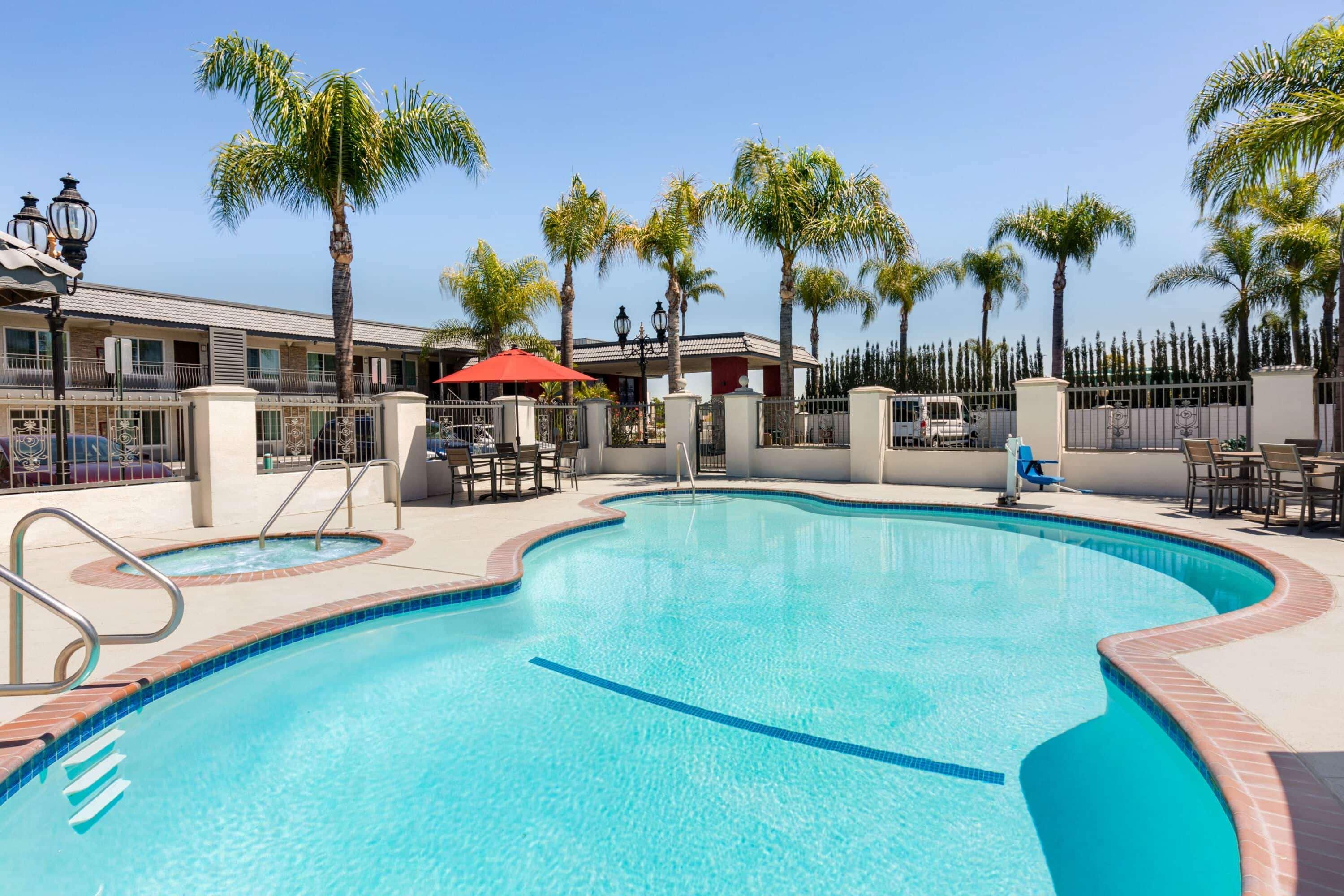 Days Inn & Suites By Wyndham Anaheim At Disneyland Park Kültér fotó