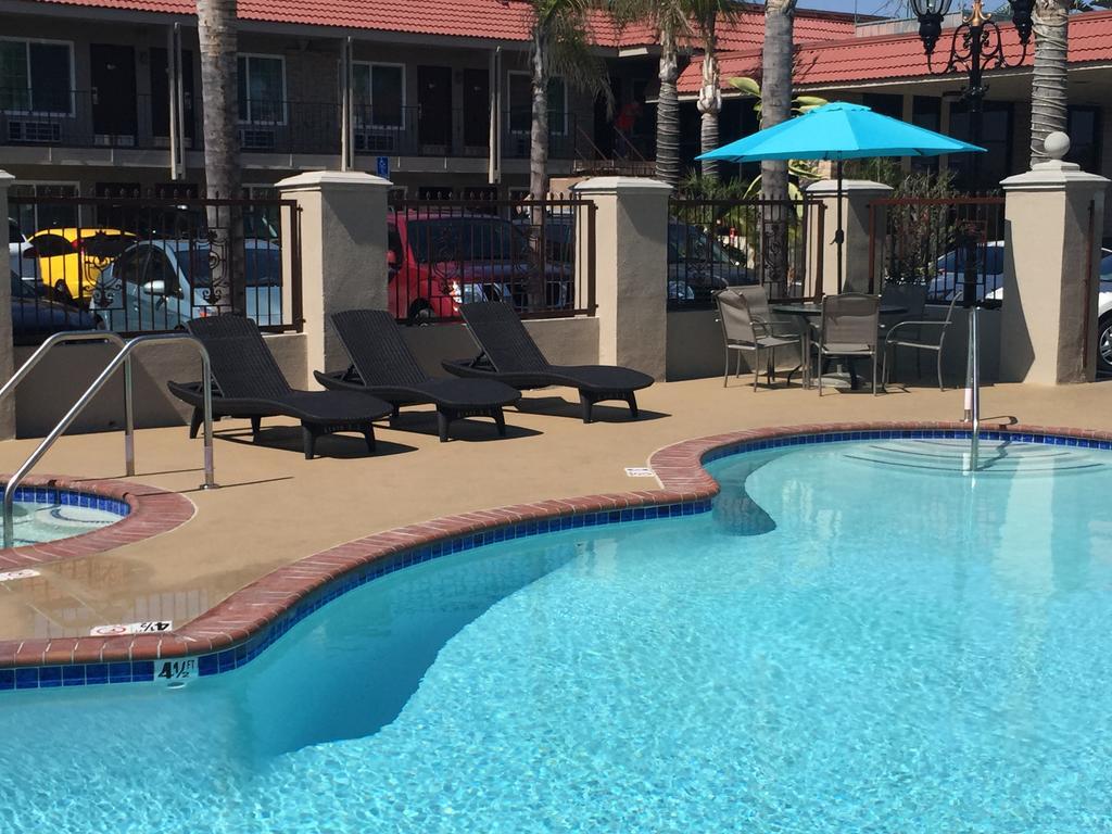 Days Inn & Suites By Wyndham Anaheim At Disneyland Park Kültér fotó